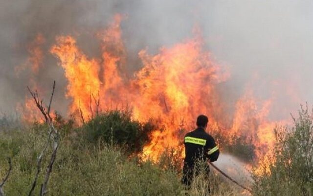 Υπό έλεγχο η φωτιά στο Λαμπίρι Αιγιαλείας