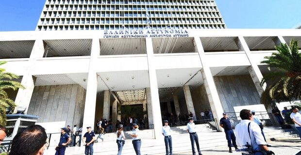 Ελεύθερος με περιοριστικούς όρους ο απόστρατος αξιωματικός που συνδέεται με τη Χρυσή Αυγή