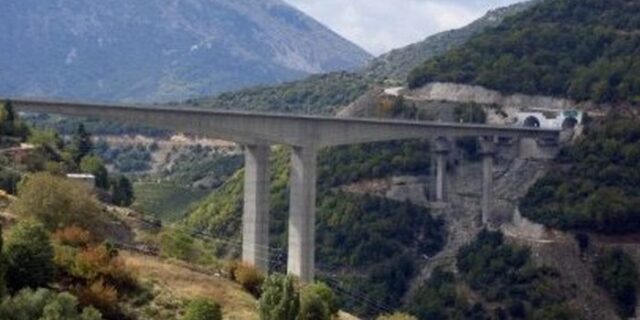 Έκλεψαν μεταλλικούς πασσάλους από γέφυρα της Εγνατίας οδού