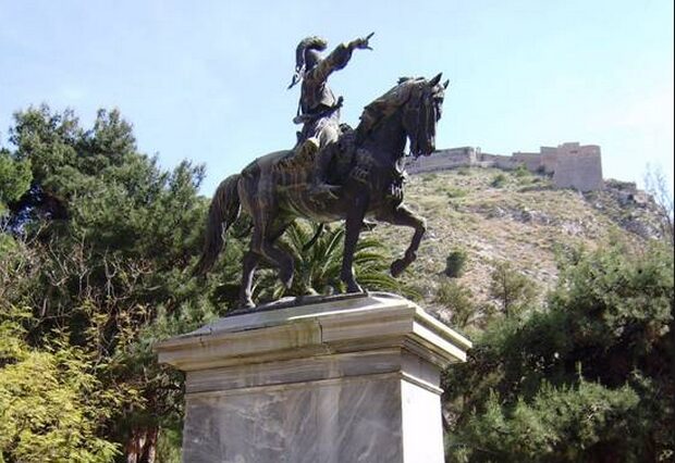 Σταυρόλεξο για δυνατούς λύτες η αποκατάσταση του έφιππου Κολοκοτρώνη στο Ναύπλιο