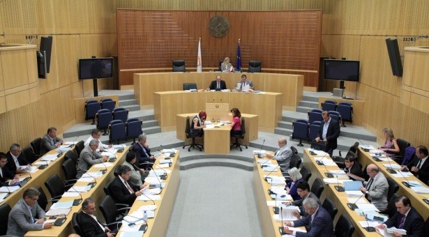 Κύπρος: Ψηφίστηκε ο πρώτος μνημονιακός προϋπολογισμός