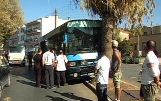 Λέσβος: Πέντε τραυματίες από πρόσκρουση λεωφορείου σε δέντρο