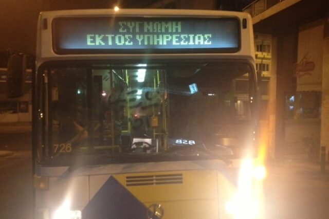 Άγνωστοι πέταξαν μολότοφ σε λεωφορείο στο Πολυτεχνείο