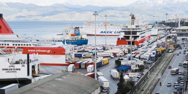 Πανικός στην Πάτρα από τρελή κούρσα φορτηγού