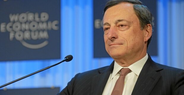Ντράγκι: Η κρίση δεν έχει ξεπεραστεί, αλλά υπάρχει φως στο τούνελ