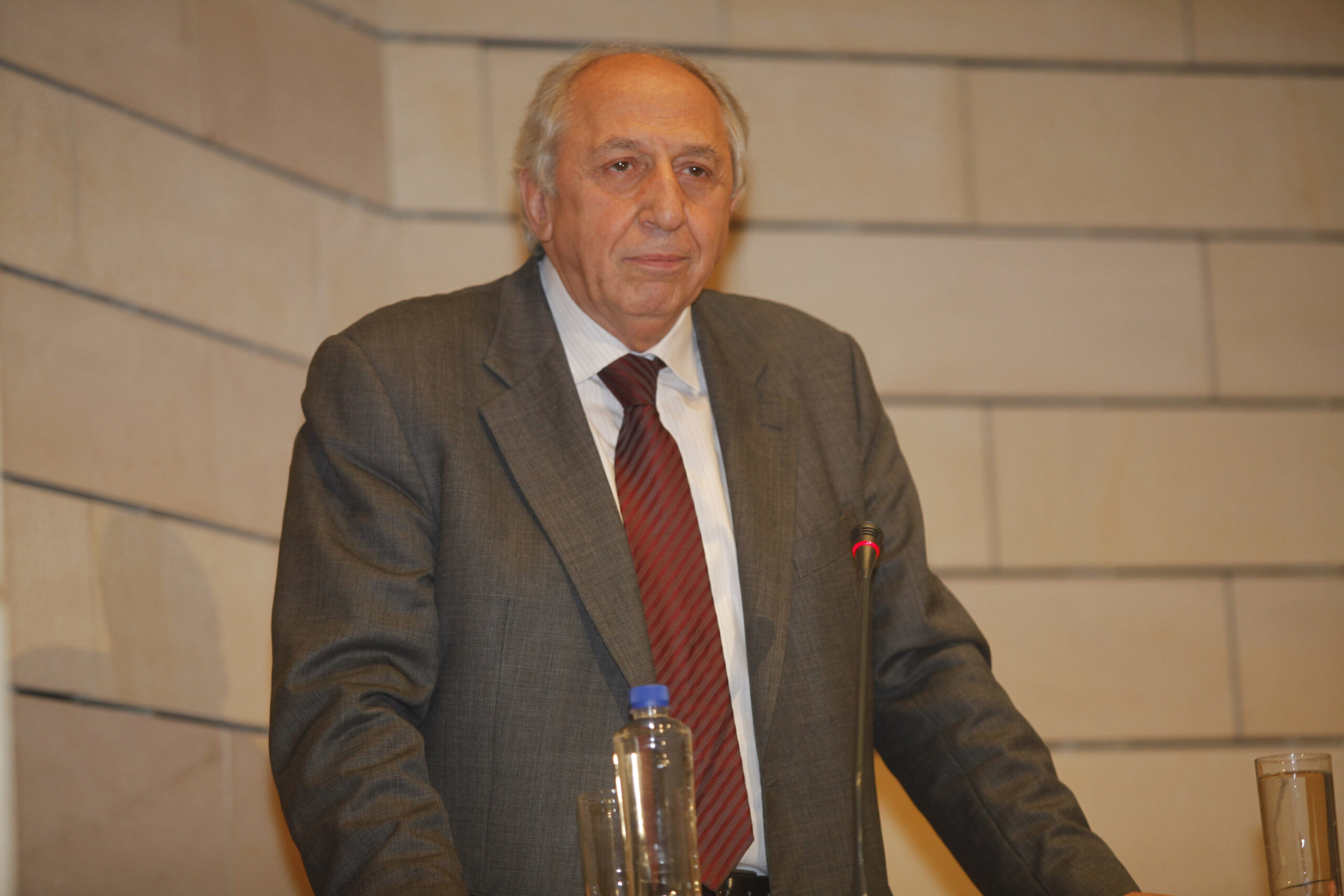 Παπαϊωάννου και Ρουπακιώτης διαψεύδουν κυριακάτικη εφημερίδα