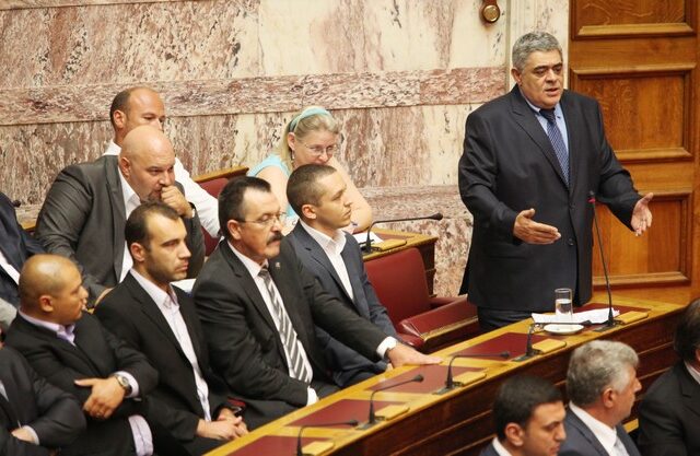 Στη Βουλή η ρύθμιση για αναστολή χρηματοδότησης κομμάτων