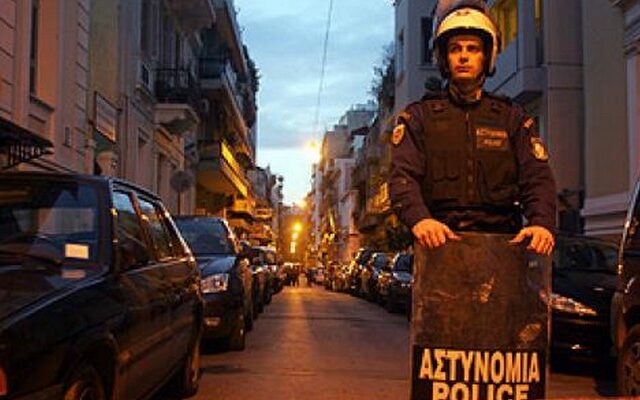 Νέες επιθέσεις κατά αστυνομικών στη Χ. Τρικούπη