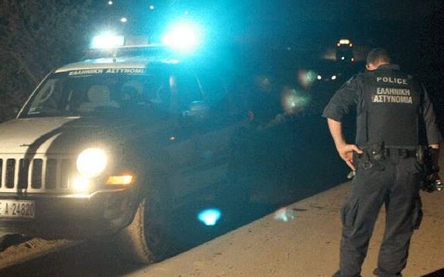 Έξι προσαγωγές για τις μολότοφ στα γραφεία της Χρυσής Αυγής στο Μεσολόγγι