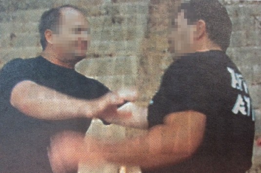 Φωτογραφίες ντοκουμέντο: Αστυνομικός εκπαιδευτής της Χρυσής Αυγής. Παραδίδει μαθήματα και σε ανήλικα παιδιά