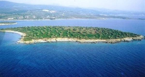 Στο “σφυρί” ελληνικά νησιά. Ενδιαφέρον από επενδυτές