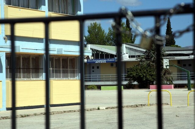 Συνεχίζουν την απεργία οι καθηγητές