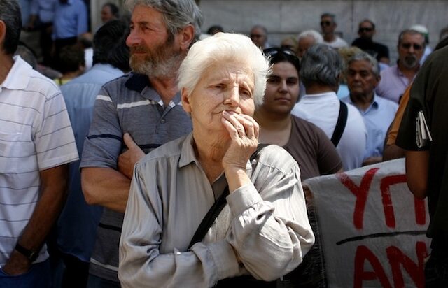 Το ΙΚΑ παίρνει δάνειο για να δώσει τις συντάξεις