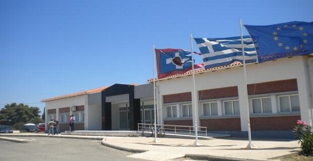 Εξεταστική στο ΤΕΙ Αμαλιάδας με τον security να μοιράζει τις κόλλες