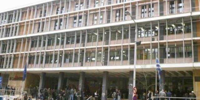 Θεσσαλονίκη: Ένοχοι τέσσερις χρυσαυγίτες για οπλοφορία και οπλοκατοχή