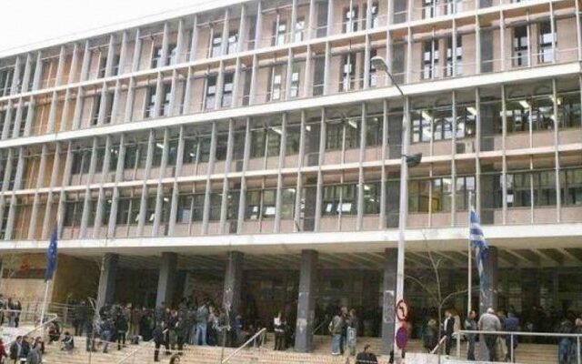 Θεσσαλονίκη: Ένοχοι τέσσερις χρυσαυγίτες για οπλοφορία και οπλοκατοχή