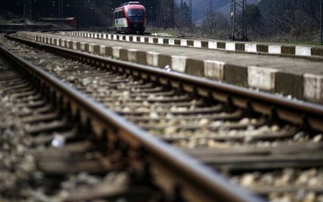 Ξάνθη: Συνελήφθησαν επ’ αυτοφώρω να κλέβουν 115 μεταλλικές βάσεις του ΟΣΕ