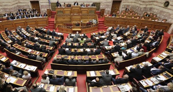Ατιμωρησίας το ανάγνωσμα: Από τους 136 υπουργούς που η δικογραφία τους έφτασε στη Βουλή παραπέμφθηκε μόνο ο Παπακωνσταντίνου