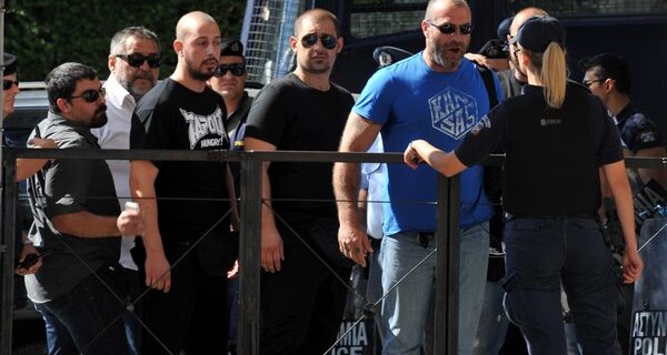 Κόλαφος το εισαγγελικό πόρισμα για τη Χρυσή Αυγή. Στους 22 ανέρχονται πλέον οι συλληφθέντες. Μαρτυρίες “φωτιά” από προστατευόμενους μάρτυρες