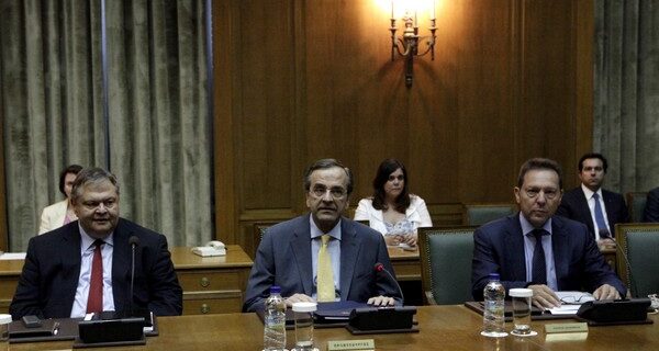 Στο Μαξίμου θεωρούν δεδομένη την υπερψήφιση του πολυνομοσχεδίου. Νέα σενάρια για ανασχηματισμό πριν τις ευρωεκλογές