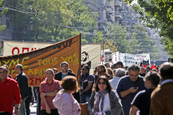 Ολοκληρώθηκε η αντιφασιστική πορεία από οργανώσεις στον Άγιο Παντελεήμονα