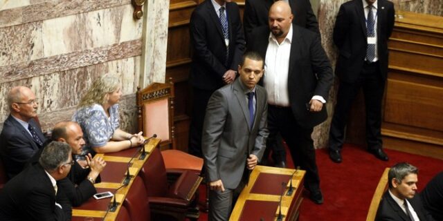 Μπάχαλο στη Βουλή με Κασιδιάρη και Δριβελέγκα: “Προδότες, κλέφτες και πουλημένοι” – “Είστε τραμπούκοι και φασίστες”