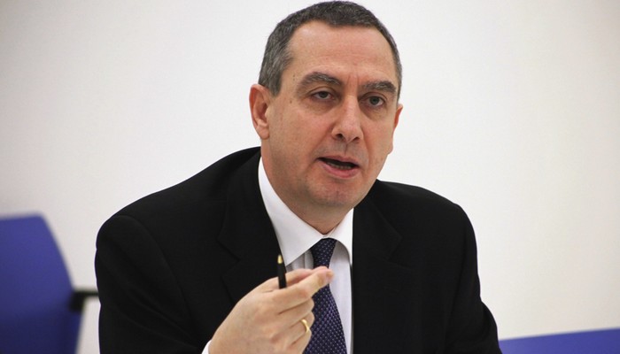Η συγκυβέρνηση και η ΔΗΜΑΡ φρόντισαν τα δικά τους παιδιά. Εξαίρεσαν από την αξιολόγηση του δημόσιους υπάλληλους που έχουν αποσπαστεί σε κόμματα και βουλευτές