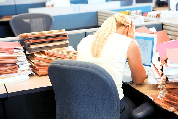 Από τους κατώτερους μισθούς παίρνουν οι Έλληνες στην Ευρώπη των 27