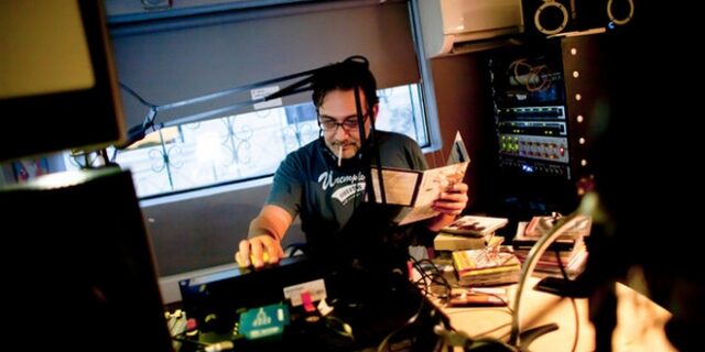 N.Y. Times: Οι Έλληνες αμφισβητούν τα παραδοσιακά media και στρέφονται στο διαδίκτυο