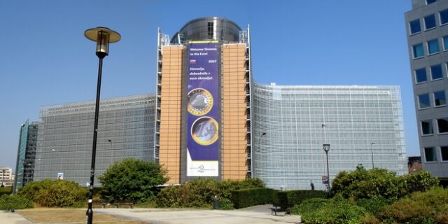Η ΕΕ αναρωτιέται για τις “άγαμες θυγατέρες” της Ελλάδας