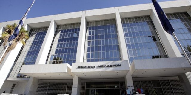Έρευνα για διακίνηση όπλων που σχετίζονται με τη Χρυσή Αυγή