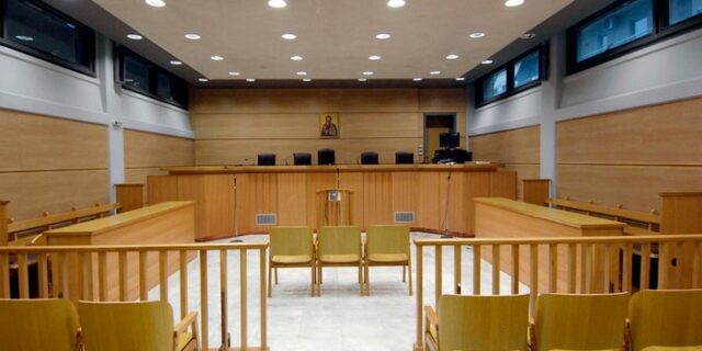 Ποινή φυλάκισης σε πρώην μαθητή για μπουνιά σε καθηγητή