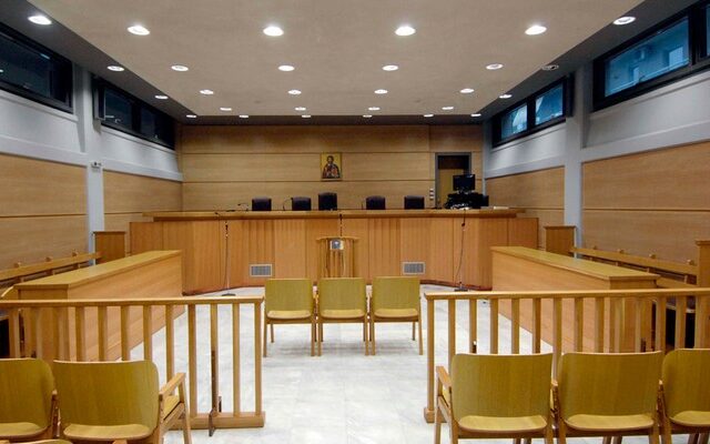 Ποινή φυλάκισης σε πρώην μαθητή για μπουνιά σε καθηγητή