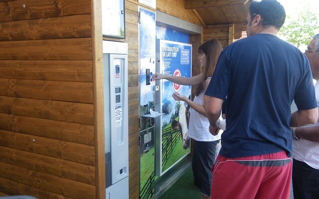 Φρέσκο γάλα με αυτόματους πωλητές από συνεταιρισμό της Θεσσαλίας-Πιερίας