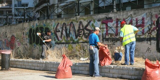 Έρχονται απολύσεις στους δήμους. Σε ιδιωτικές εταιρείες η καθαριότητα