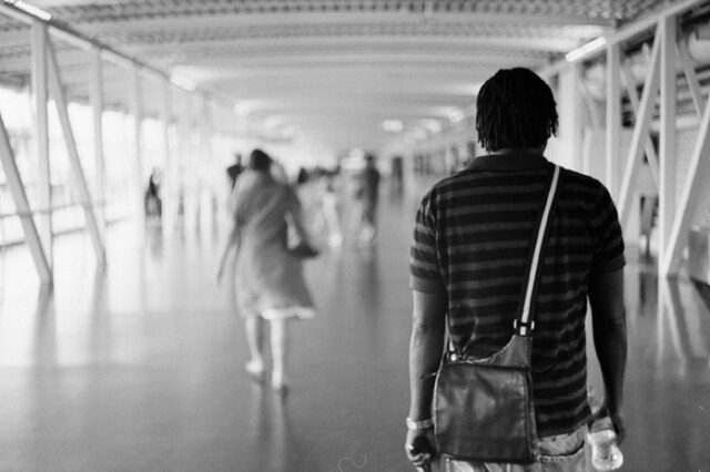 Γιε μου που πας; Μάνα θα πάω στα ξένα