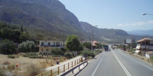 Τροχαίο ατύχημα αποκάλυψε διακίνηση παράνομων μεταναστών στο Βόλο