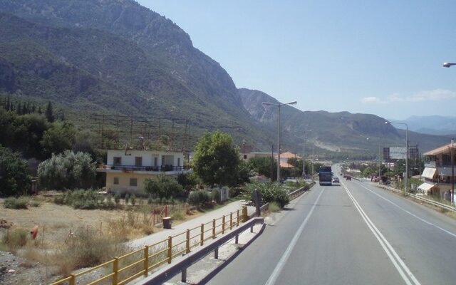 Τροχαίο ατύχημα αποκάλυψε διακίνηση παράνομων μεταναστών στο Βόλο
