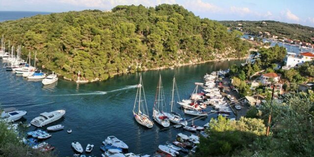 Ψάχνουν πλοίο στους Παξούς για σύνδεση με την ηπειρωτική Ελλάδα