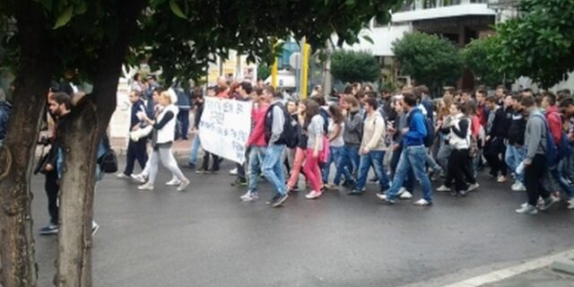 Λαμία: Πορεία διαμαρτυρίας για τους μαθητές που καταδικάστηκαν για κατάληψη
