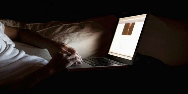 Χειροπέδες σε τρεις για παιδική πορνογραφία μέσω διαδικτύου
