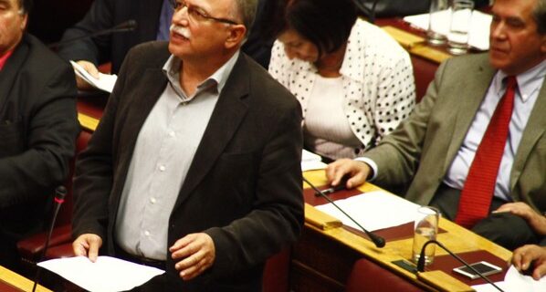 Παπαδημούλης: Δημοκρατική εκτροπή αν δεν συζητηθεί η πρόταση δυσπιστίας κατά Στουρνάρα