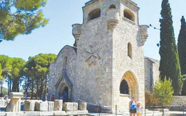 Ο χειμώνας ήρθε νωρίτερα σε αρχαιολογικό χώρο της Ρόδου – Τουρίστες έμειναν με το εισιτήριο στο χέρι