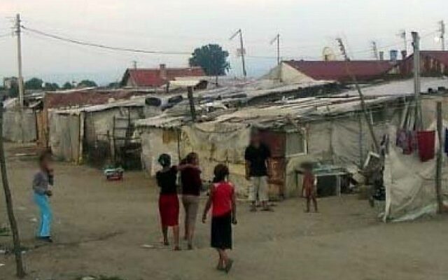 Στο “σκαμνί” 137 ρομά για τον καταυλισμό που δεν εγκατέλειψαν