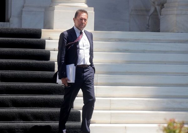 Στουρνάρας: “Η κυβέρνηση δεν μπορεί να αποδεχθεί απόψεις που υποτιμούν τις προσπάθειες του ελληνικού λαού”