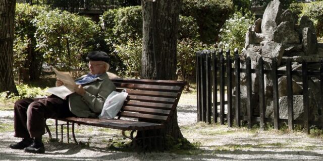 Βόμβα στις επικουρικές. Κίνδυνος για νέες μειώσεις