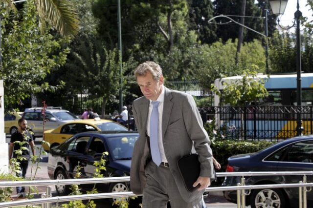 Απολύσεις εδώ και τώρα στο δημόσιο θέλει η τρόικα