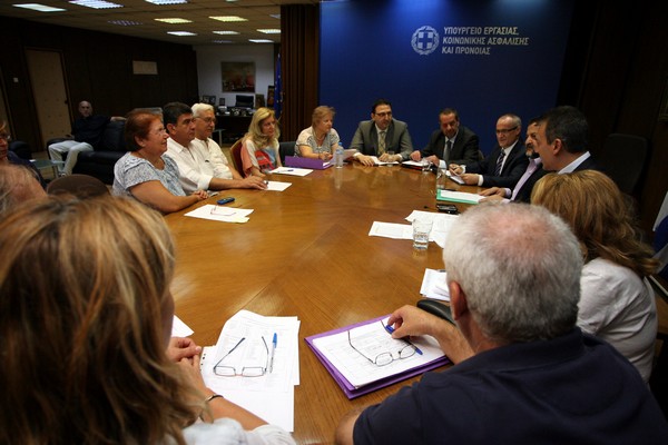 Συμψηφισμό οφειλών στα ταμεία με την επιστροφή ΦΠΑ θέλει το υπουργείο Εργασίας