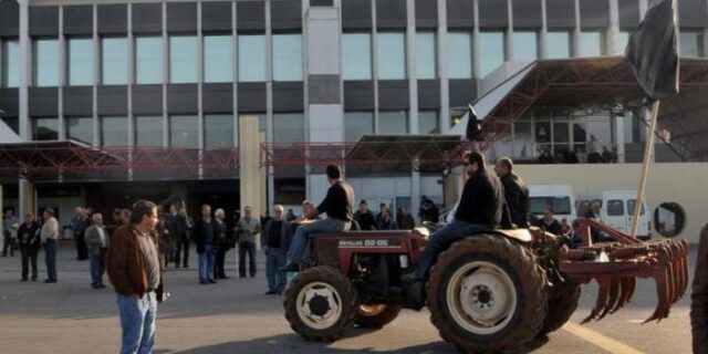 Φυλάκιση σε 86 αγρότες για κατάληψη του αεροδρομίου του Ηρακλείου