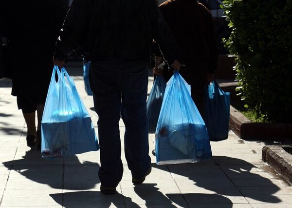 Από σήμερα η διανομή δωρεάν τροφίμων σε απόρους από το υπουργείο Αγροτικής Ανάπτυξης